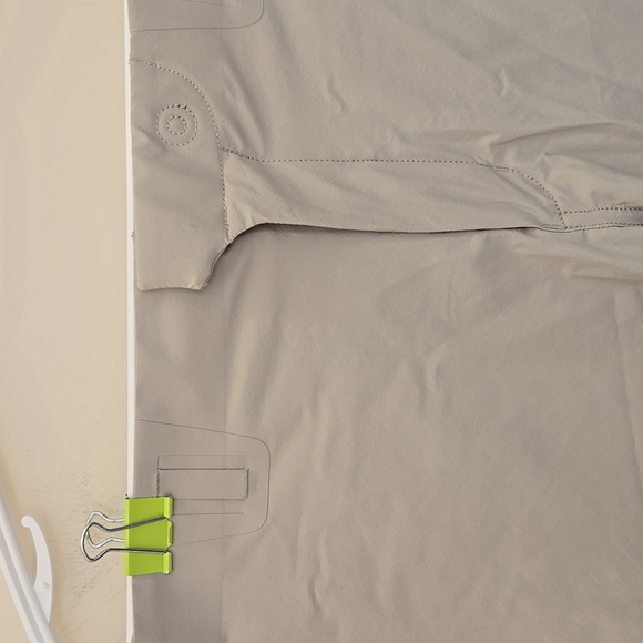 Mountain Hardwear Hiking Shorts - Picture 2 of 6